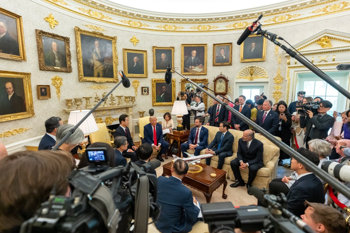 President Donald Trump hosts a bilateral meeting with President Lee Jae-myung of the Republic of Korea, Monday, August 25, 2025, in the Oval Office. (Official White House Photo by Emily J. Higgins.)