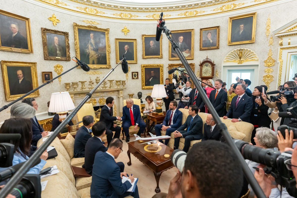 President Donald Trump hosts a bilateral meeting with President Lee Jae-myung of the Republic of Korea, Monday, August 25, 2025, in the Oval Office. (Official White House Photo by Emily J. Higgins.)