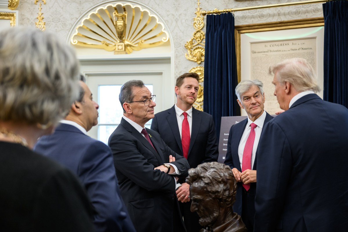 President Donald Trump speaks with Pfizer CEO Albert Bourla, Medicare Director and Deputy CMS Administrator Chris Klomp, and CMMS Administrator Dr. Mehmet Oz before making an announcement on drug pricing, Tuesday, September 30, 2025, in the Oval Office. (Official White House Photo by Joyce N. Boghosian)
