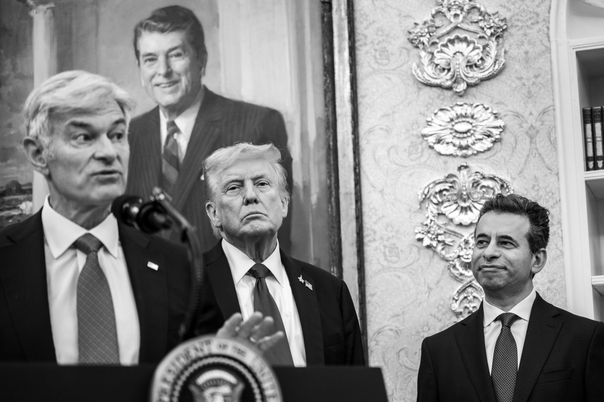 CMMS Administrator Dr. Mehmet Oz delivers remarks after President Donald Trump made an announcement on drug pricing, Tuesday, September 30, 2025, in the Oval Office. (Official White House Photo by Joyce N. Boghosian)