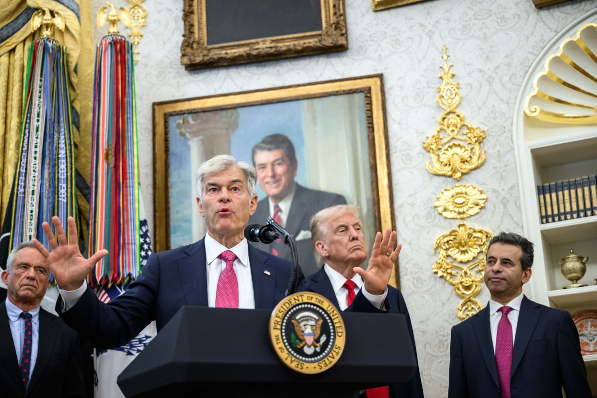 CMMS Administrator Dr. Mehmet Oz delivers remarks after President Donald Trump made an announcement on drug pricing, Tuesday, September 30, 2025, in the Oval Office. (Official White House Photo by Joyce N. Boghosian)
