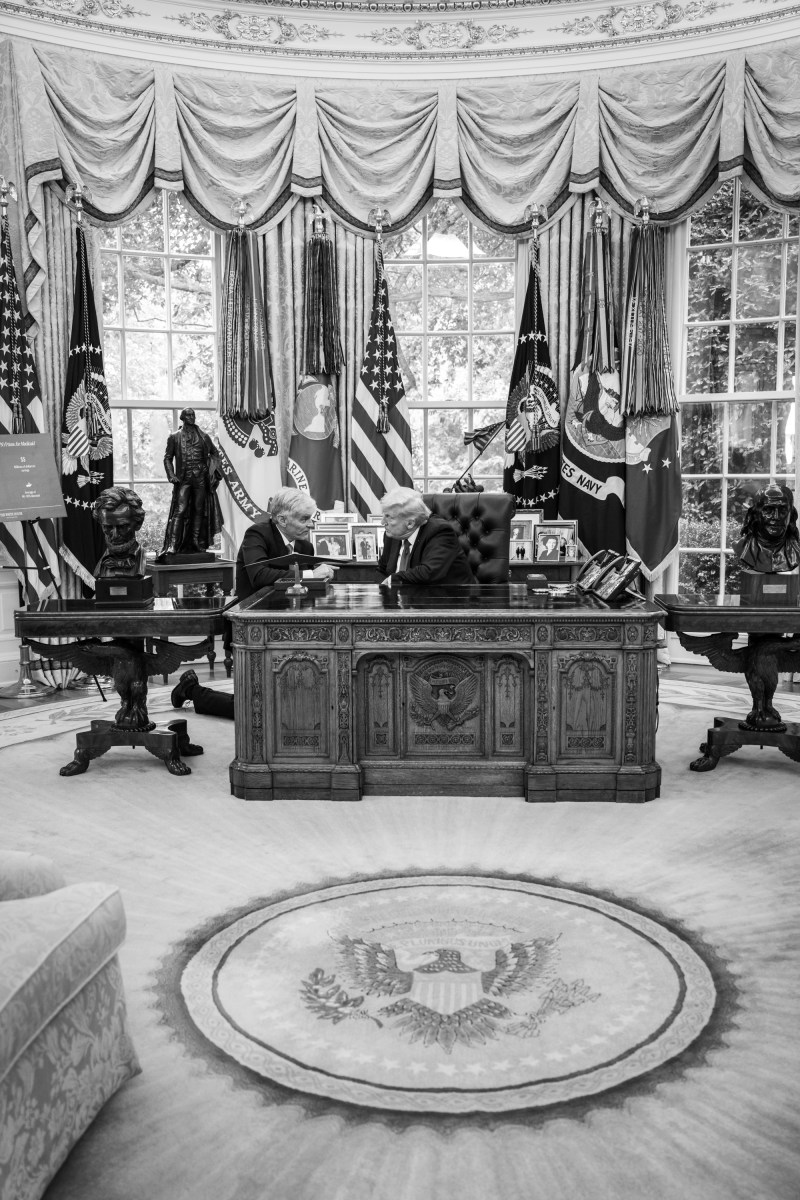 President Donald Trump speaks with Dr. Mehmet Oz after an announcement on drug prices in the Oval Office, Tuesday, September 30, 2025. (Official White House Photo by Joyce N. Boghosian)