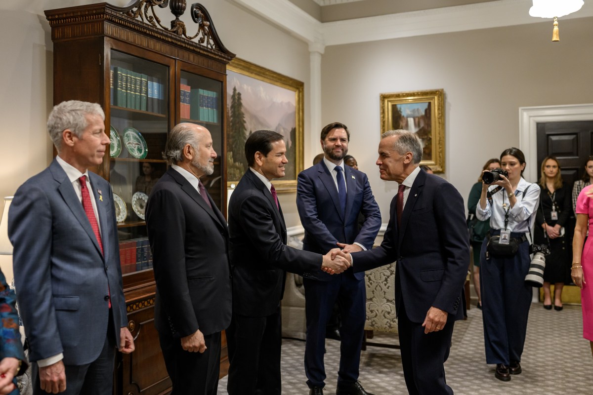 Canadian Prime Minister Mark Carney greets Vice President JD Vance and members of the U.S. delegation as he arrives to the West Wing of the White House for a meeting with President Donald Trump, Tuesday, October 7, 2025. (Official White House Photo by Daniel Torok)