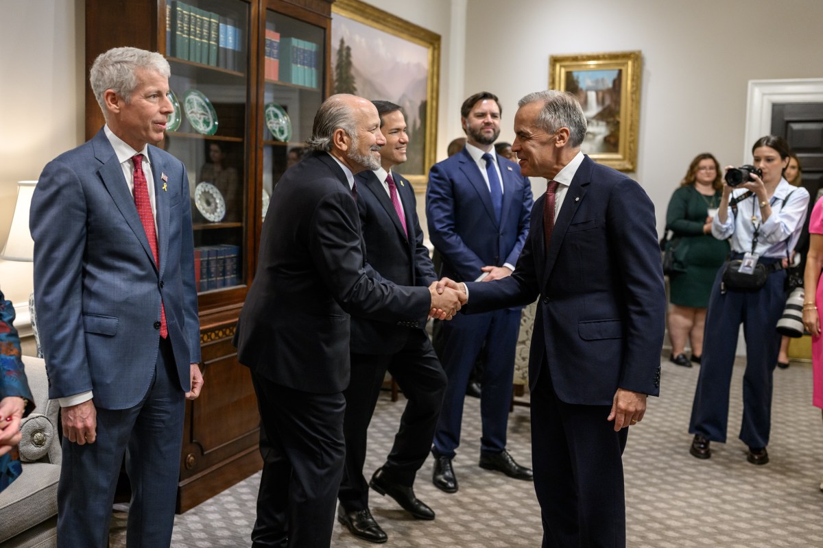 Canadian Prime Minister Mark Carney greets Vice President JD Vance and members of the U.S. delegation as he arrives to the West Wing of the White House for a meeting with President Donald Trump, Tuesday, October 7, 2025. (Official White House Photo by Daniel Torok)
