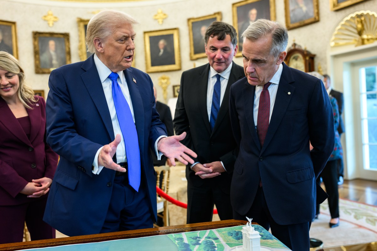 President Donald Trump shows Canadian Prime Minister Mark Carney a model of the proposed “Independence Arch” before their meeting in the Oval Office, Tuesday, October 7, 2025. (Official White House Photo by Daniel Torok)