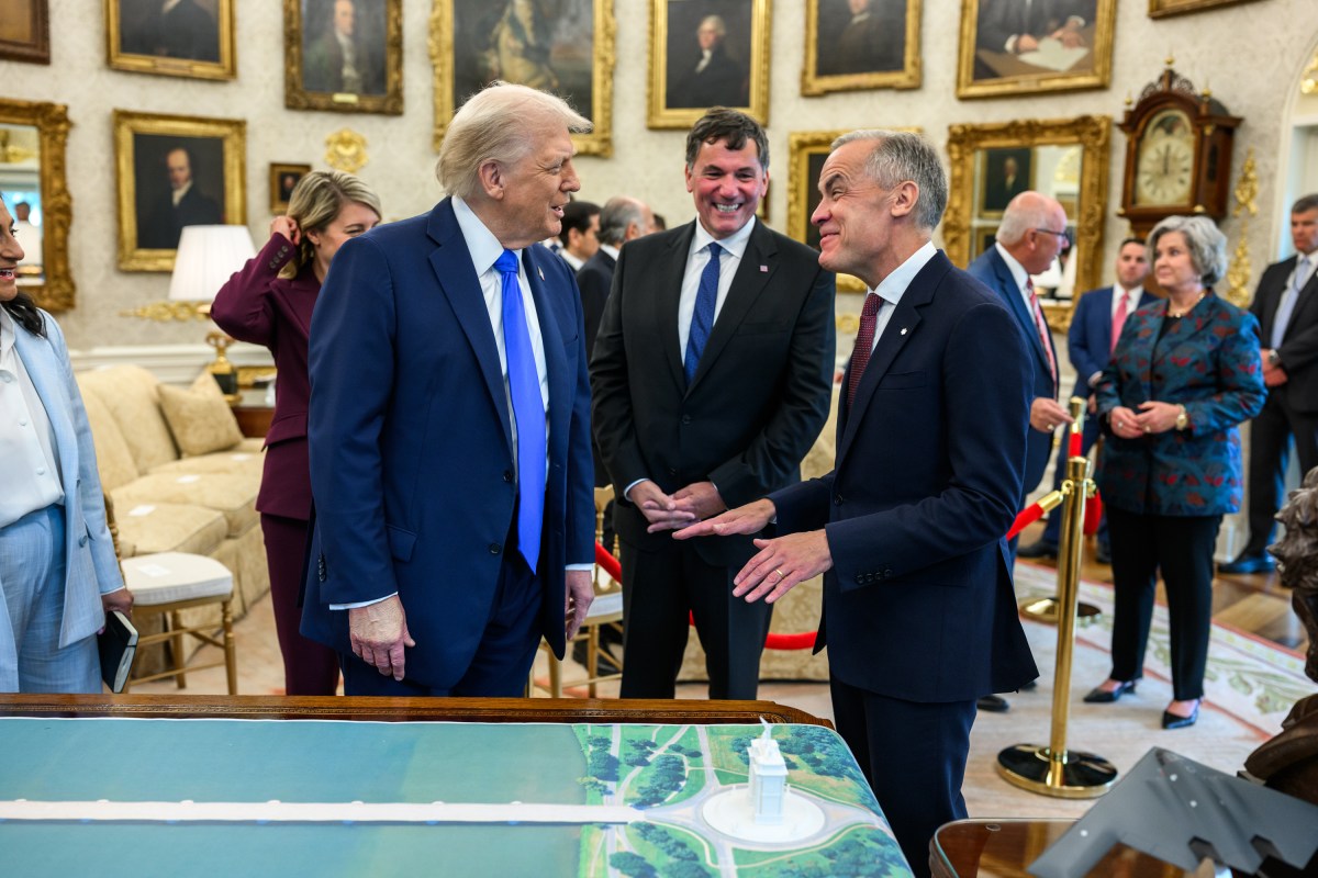 President Donald Trump shows Canadian Prime Minister Mark Carney a model of the proposed “Independence Arch” before their meeting in the Oval Office, Tuesday, October 7, 2025. (Official White House Photo by Daniel Torok)