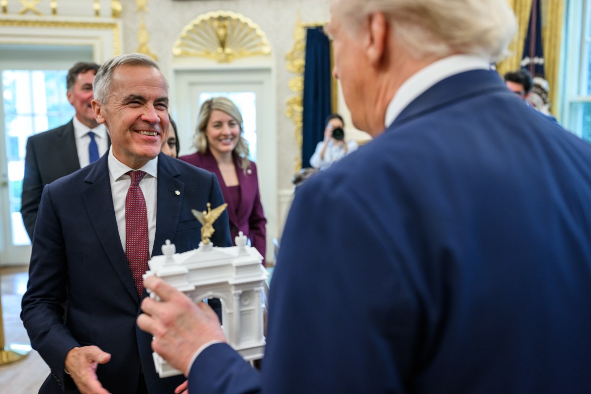 President Donald Trump shows Canadian Prime Minister Mark Carney a model of the proposed “Independence Arch” before their meeting in the Oval Office, Tuesday, October 7, 2025. (Official White House Photo by Daniel Torok)