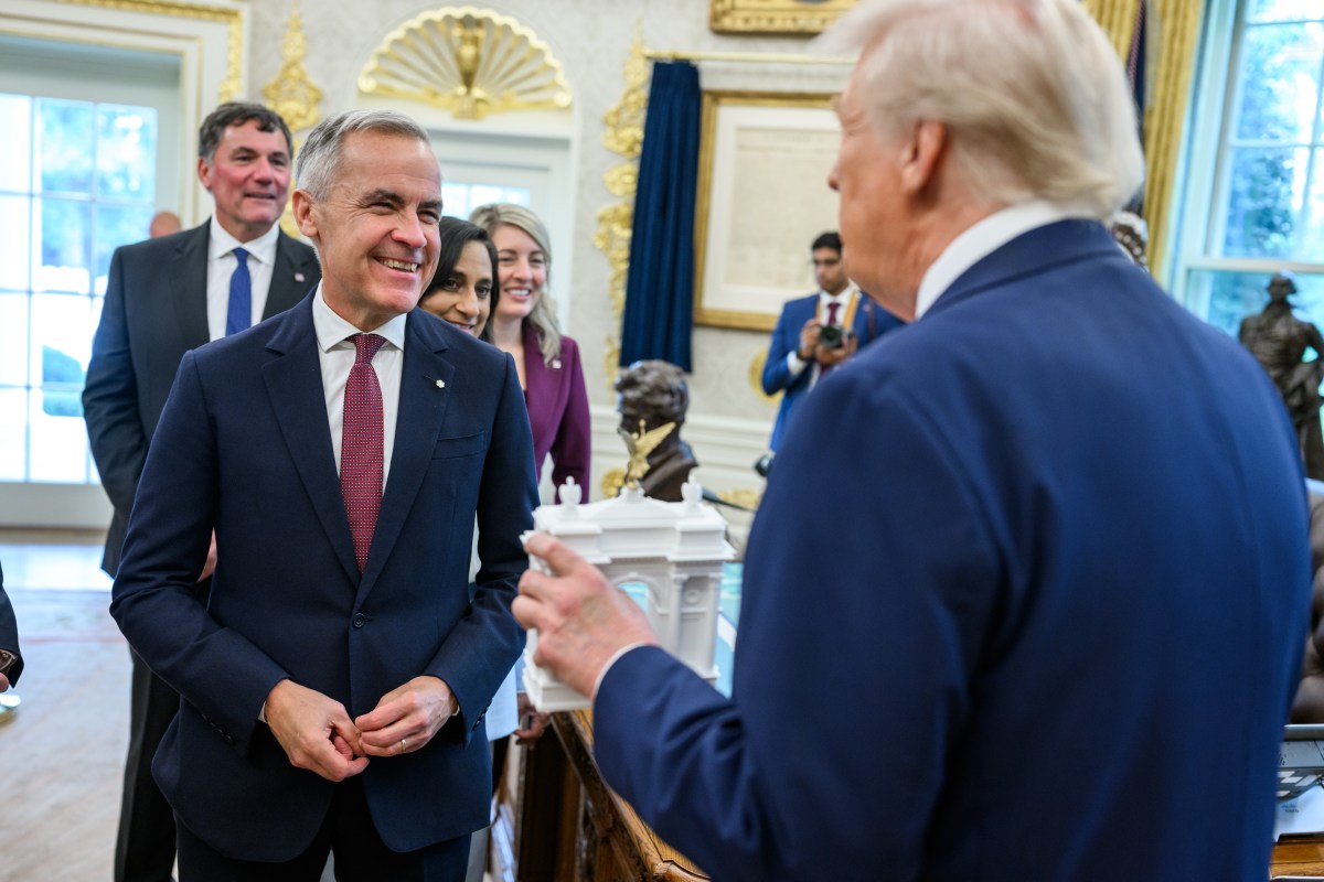 President Donald Trump shows Canadian Prime Minister Mark Carney a model of the proposed “Independence Arch” before their meeting in the Oval Office, Tuesday, October 7, 2025. (Official White House Photo by Daniel Torok)