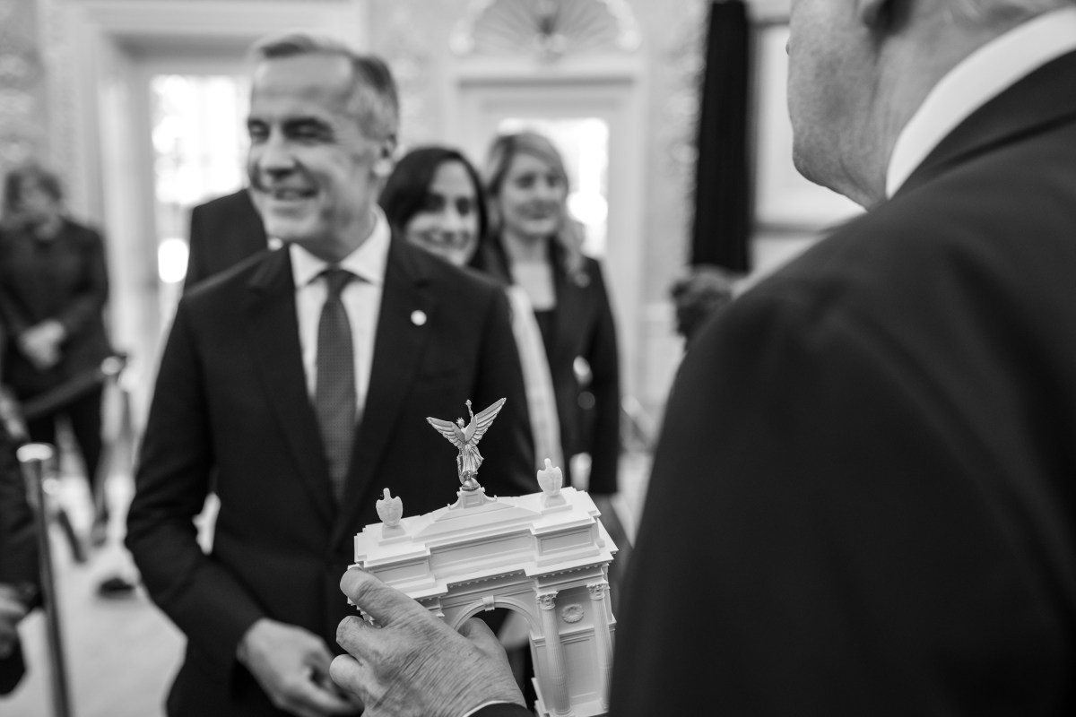 President Donald Trump shows Canadian Prime Minister Mark Carney a model of the proposed “Independence Arch” before their meeting in the Oval Office, Tuesday, October 7, 2025. (Official White House Photo by Daniel Torok)