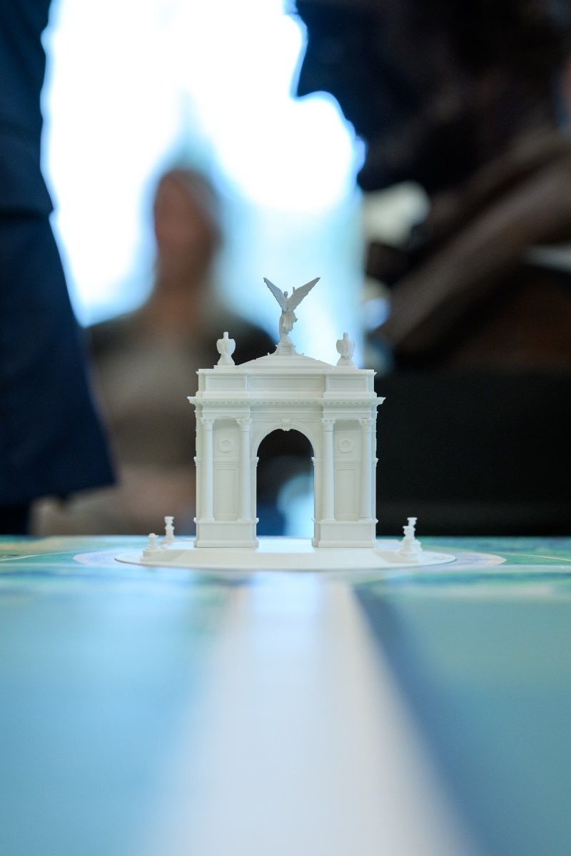 A detail photo of the proposed “Independence Arch,” Tuesday, October 7, 2025, in the Oval Office. (Official White House Photo by Daniel Torok)