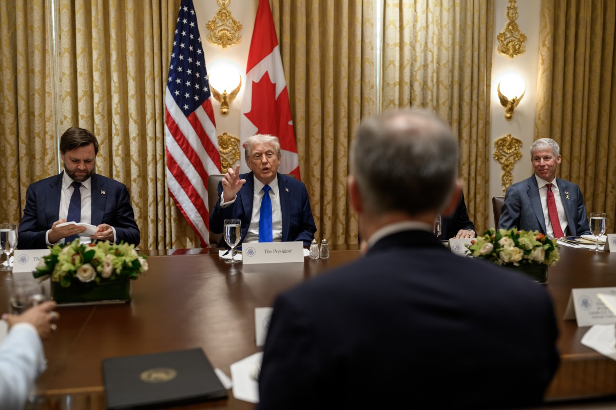 President Donald Trump hosts a working lunch meeting with Canadian Prime Minister Mark Carney, Tuesday, October 7, 2025, in the Cabinet Room. (Official White House Photo by Daniel Torok)