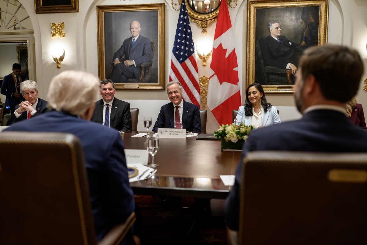 President Donald Trump hosts a working lunch meeting with Canadian Prime Minister Mark Carney, Tuesday, October 7, 2025, in the Cabinet Room. (Official White House Photo by Daniel Torok)