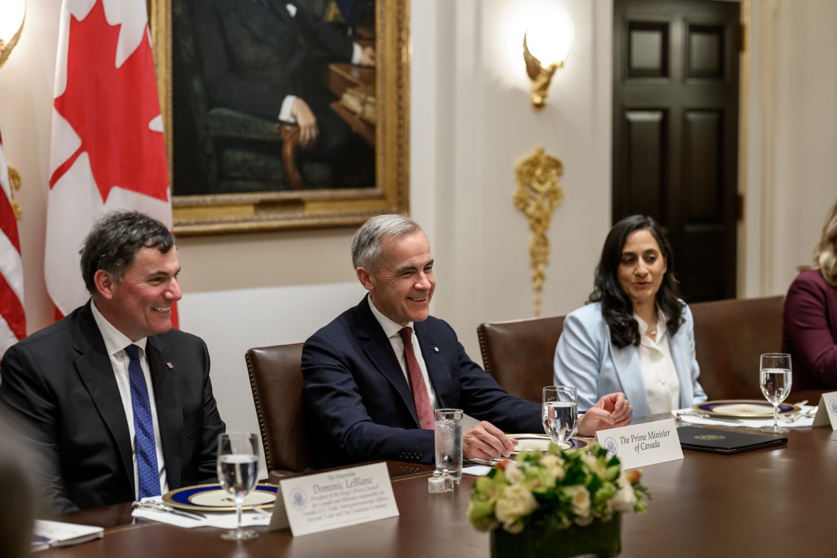 President Donald Trump hosts a working lunch meeting with Canadian Prime Minister Mark Carney, Tuesday, October 7, 2025, in the Cabinet Room. (Official White House Photo by Daniel Torok)
