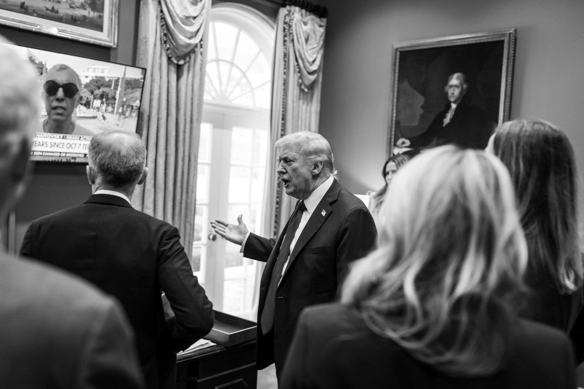 President Donald Trump speaks with Canadian Prime Minister Mark Carney in the Outer Oval Office, Tuesday, October 7, 2025. (Official White House Photo by Daniel Torok)