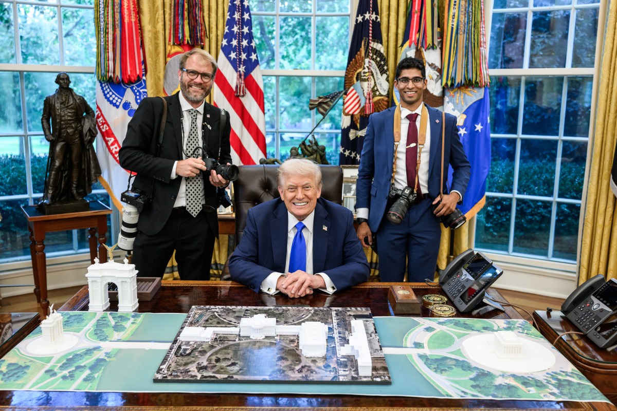 President Donald Trump speaks with Canadian Prime Minister Mark Carney and members of the Canadian delegation in the Oval Office, Tuesday, October 7, 2025. (Official White House Photo by Daniel Torok)