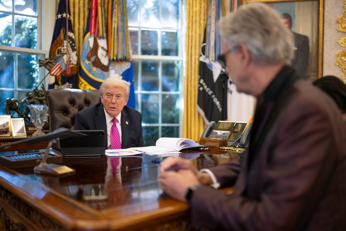 President Donald Trump meets with Andrea Bocelli in the Oval Office, Friday, October 17, 2025. (Official White House Photo by Daniel Torok)