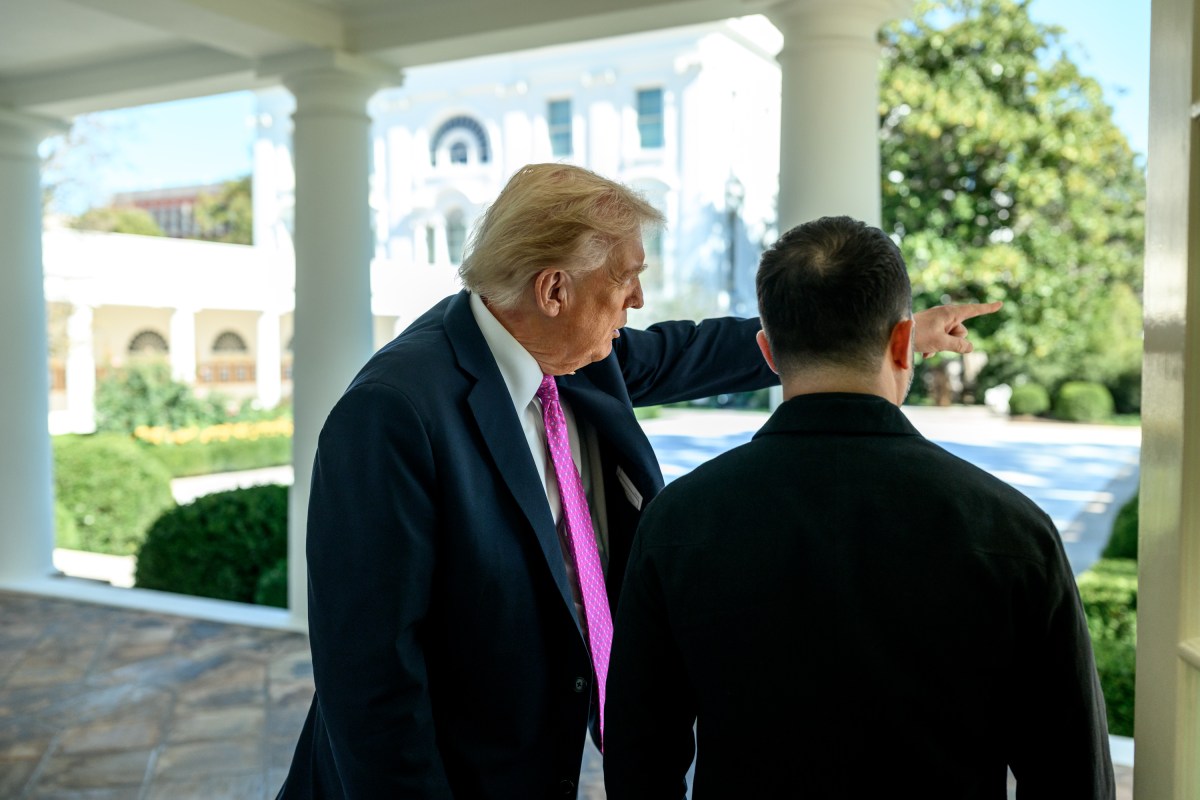 President Donald Trump show Ukrainian President Volodymyr Zelenskyy the newly-renovated Rose Garden, Friday, October 17, 2025. (Official White House Photo by Daniel Torok)