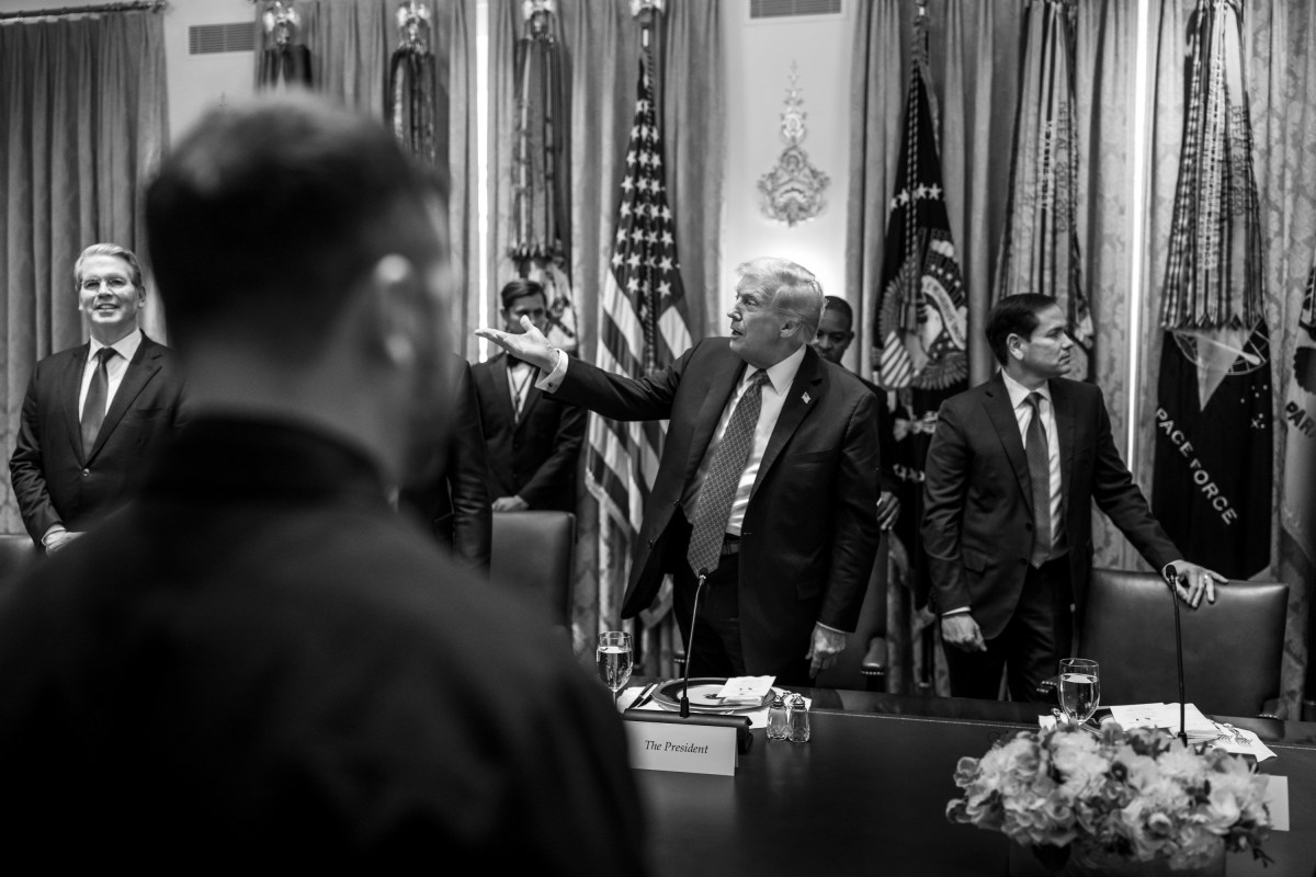 President Donald Trump hosts a bilateral lunch meeting with Ukrainian President Volodymyr Zelenskyy in the Cabinet Room of the White House, Friday, October 17, 2025. (Official White House Photo by Daniel Torok)