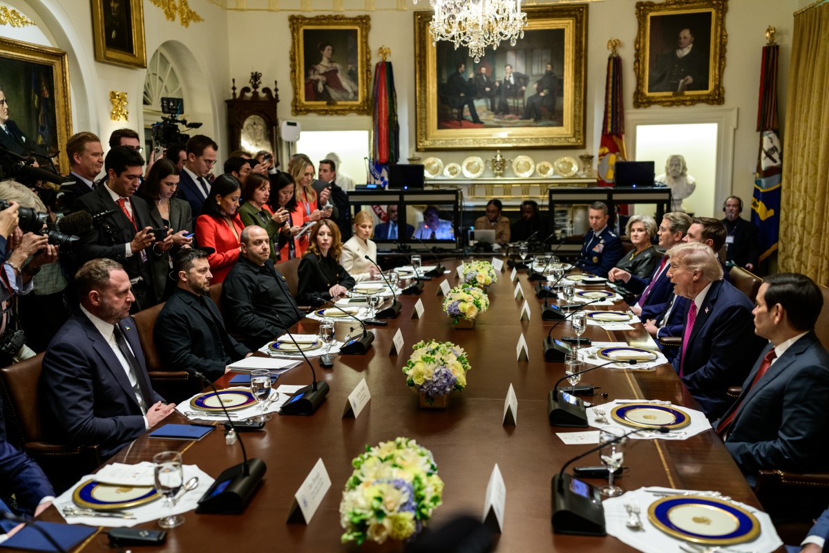 President Donald Trump hosts a bilateral lunch meeting with Ukrainian President Volodymyr Zelenskyy in the Cabinet Room of the White House, Friday, October 17, 2025. (Official White House Photo by Daniel Torok)