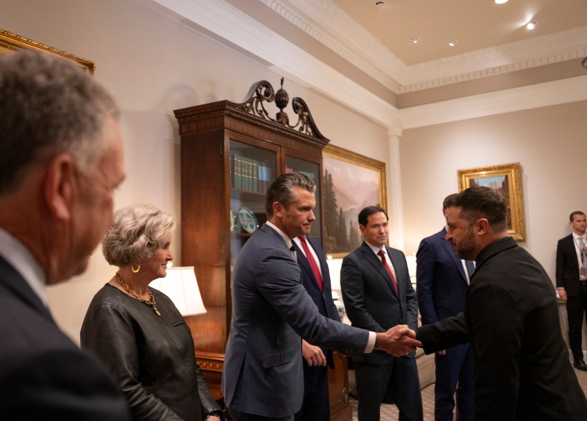 Ukrainian President Volodymyr Zelenskyy greets Vice President JD Vance and members of the U.S. delegation in the West Wing Lobby of the White House, Friday, October 17, 2025, before a bilateral meeting with President Donald Trump. (Official White House Photo by Molly Riley)