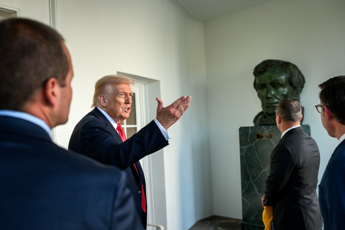 President Donald Trump walks on the West Colonnade with Louisiana State University Tigers head coach Jay Johnson and LSU Shreveport Pilots head coach Brad Neffendorf, Monday, October 20, 2025. (Official White House Photo by Molly Riley)