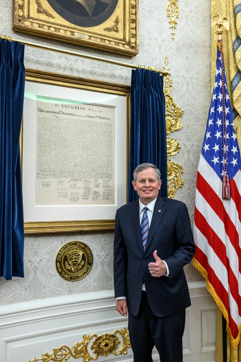 President Donald Trump meets with Senate Republicans in the Oval Office after lunch in the Rose Garden, Tuesday, October 21, 2025, in the White House Rose Garden. (Official White House Photo by Molly Riley)