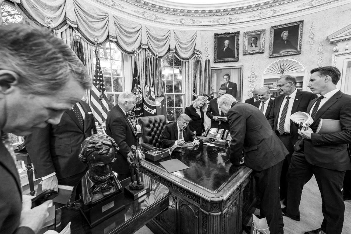 President Donald Trump meets with Senate Republicans in the Oval Office after lunch in the Rose Garden, Tuesday, October 21, 2025, in the White House Rose Garden. (Official White House Photo by Molly Riley)