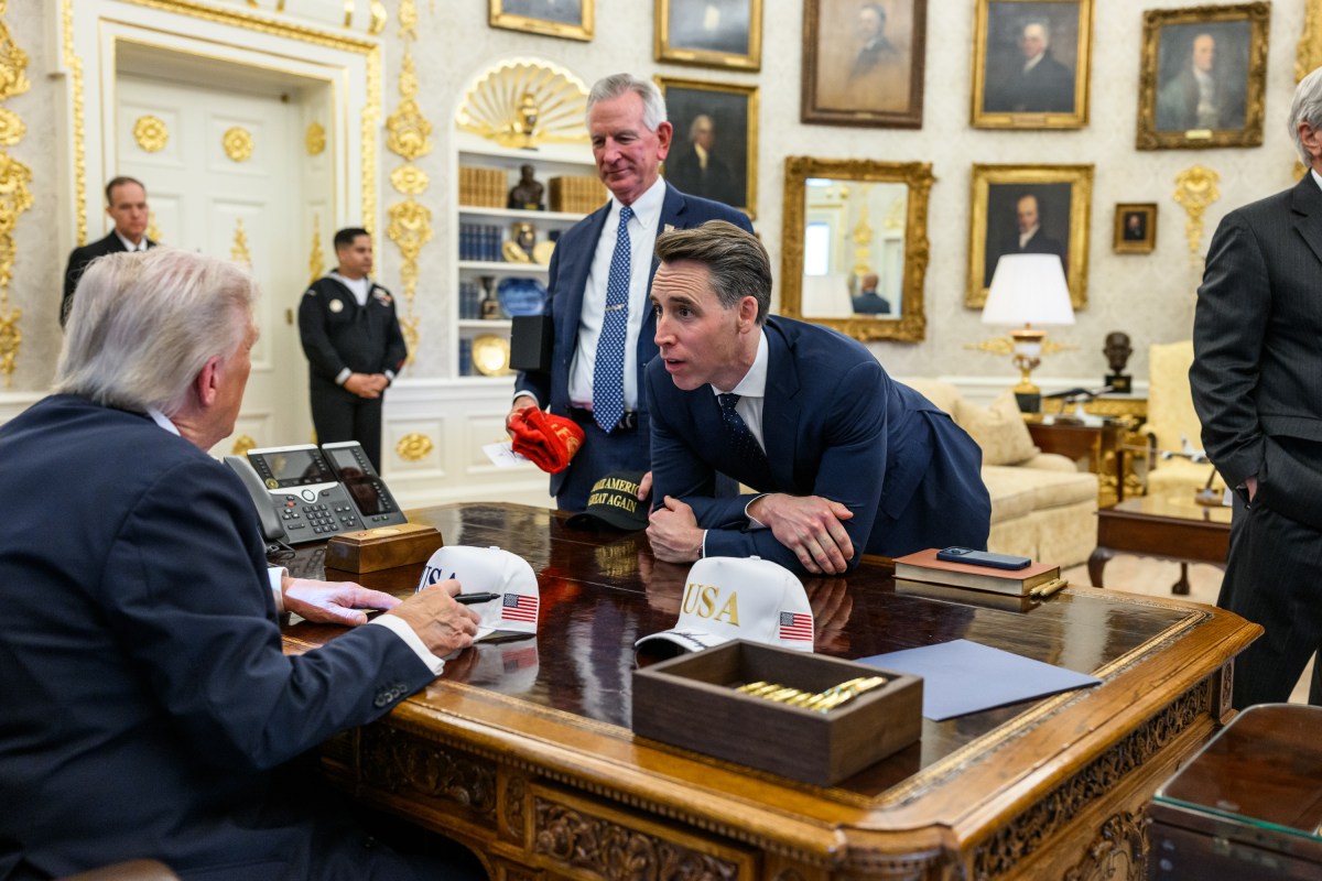 President Donald Trump meets with Senate Republicans in the Oval Office after lunch in the Rose Garden, Tuesday, October 21, 2025, in the White House Rose Garden. (Official White House Photo by Molly Riley)
