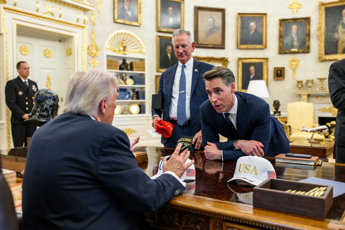 President Donald Trump meets with Senate Republicans in the Oval Office after lunch in the Rose Garden, Tuesday, October 21, 2025, in the White House Rose Garden. (Official White House Photo by Molly Riley)