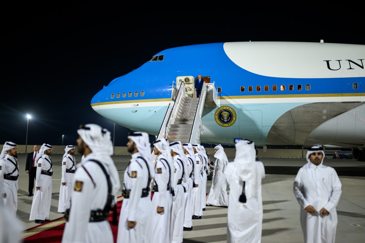 President Donald Trump awaits the arrival of Qatar’s Emir Sheikh Tamim bin Hamad Al-Thani and Prime Minister and Foreign Minister Sheikh Mohammed bin Abdulrahman bin Jassim Al-Thani for a meeting aboard Air Force One during a refueling stop in Doha, Qatar, October 25, 2025. (Official White House Photo by Daniel Torok)