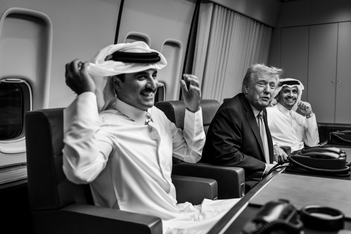 President Donald Trump meets with Qatar’s Emir Sheikh Tamim bin Hamad Al-Thani and Prime Minister and Foreign Minister Sheikh Mohammed bin Abdulrahman bin Jassim Al-Thani aboard Air Force One during a refueling stop in Doha, Qatar, enroute to the ASEAN summit in Malaysia, October 25, 2025. (Official White House Photo by Daniel Torok)