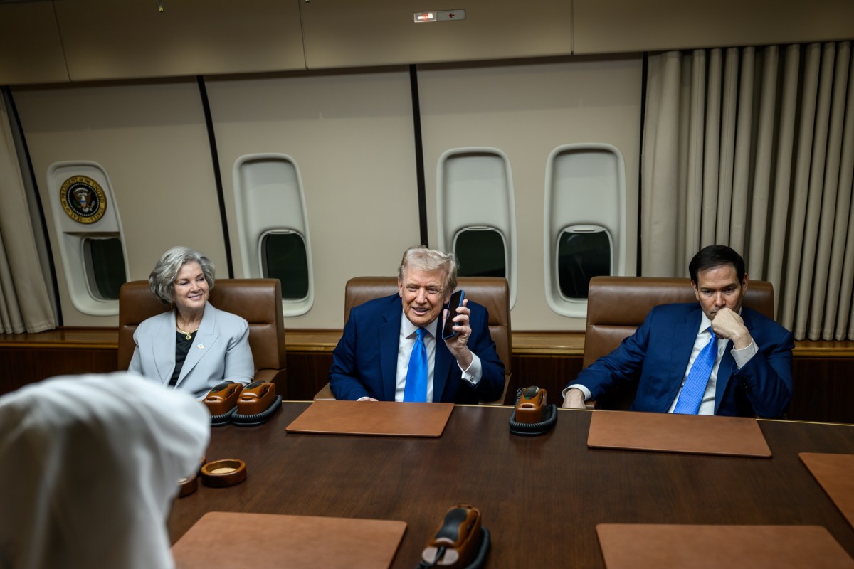 President Donald Trump, Chief of Staff Susie Wiles, and Secretary of State Marco Rubio meet with Qatar’s Emir Sheikh Tamim bin Hamad Al-Thani and Prime Minister and Foreign Minister Sheikh Mohammed bin Abdulrahman bin Jassim Al-Thani aboard Air Force One during a refueling stop in Doha, Qatar, enroute to the ASEAN summit in Malaysia, October 25, 2025. (Official White House Photo by Daniel Torok)
