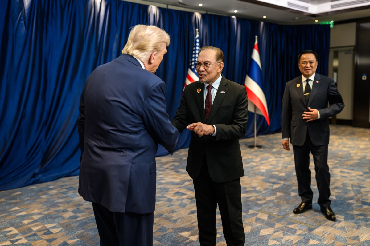 President Donald Trump speaks with Malaysian Prime Minister Seri Anwar Ibrahim, Cambodian Prime Minister Hun Manet, and Thailand’s Prime Minister Anutin Charnvirakul before signing the Kuala Lumpur Accord, Sunday, October 25, 2025, at the ASEAN Summit in Kuala Lumpur, Malaysia. (Official White House Photo by Daniel Torok)