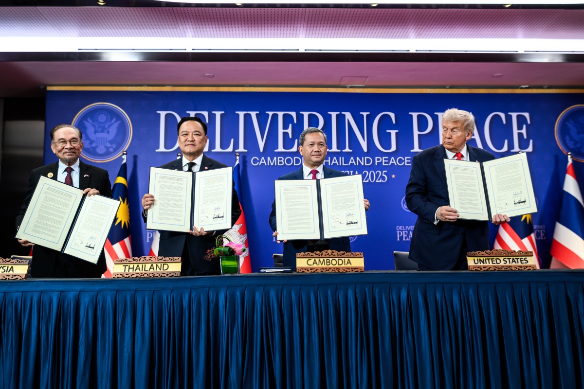 President Donald Trump, Malaysian Prime Minister Seri Anwar Ibrahim, Cambodian Prime Minister Hun Manet, and Thailand’s Prime Minister Anutin Charnvirakul sign the Kuala Lumpur Accord Sunday, October 25, 2025, at the ASEAN Summit in Kuala Lumpur, Malaysia. (Official White House Photo by Daniel Torok)