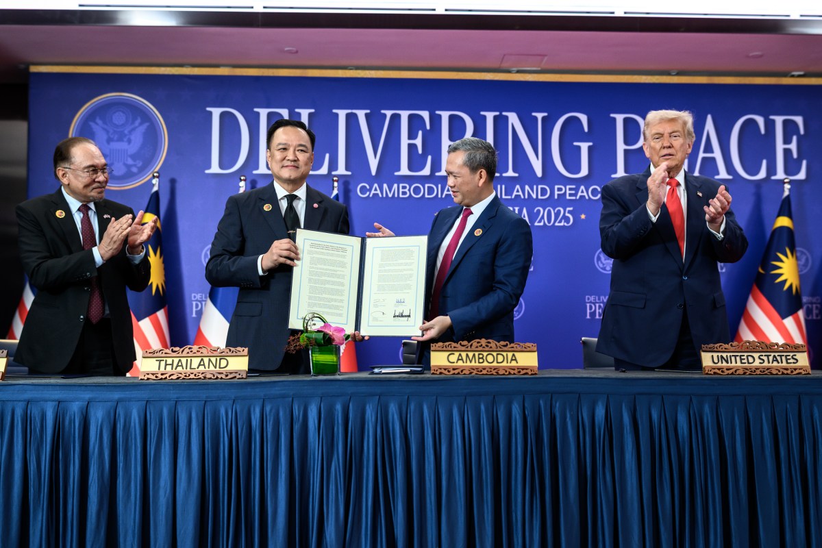 President Donald Trump, Malaysian Prime Minister Seri Anwar Ibrahim, Cambodian Prime Minister Hun Manet, and Thailand’s Prime Minister Anutin Charnvirakul sign the Kuala Lumpur Accord Sunday, October 25, 2025, at the ASEAN Summit in Kuala Lumpur, Malaysia. (Official White House Photo by Daniel Torok)