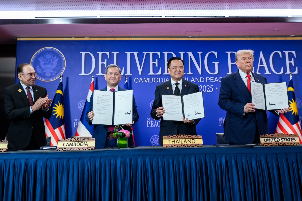 President Donald Trump, Malaysian Prime Minister Seri Anwar Ibrahim, Cambodian Prime Minister Hun Manet, and Thailand’s Prime Minister Anutin Charnvirakul sign the Kuala Lumpur Accord Sunday, October 25, 2025, at the ASEAN Summit in Kuala Lumpur, Malaysia. (Official White House Photo by Daniel Torok)