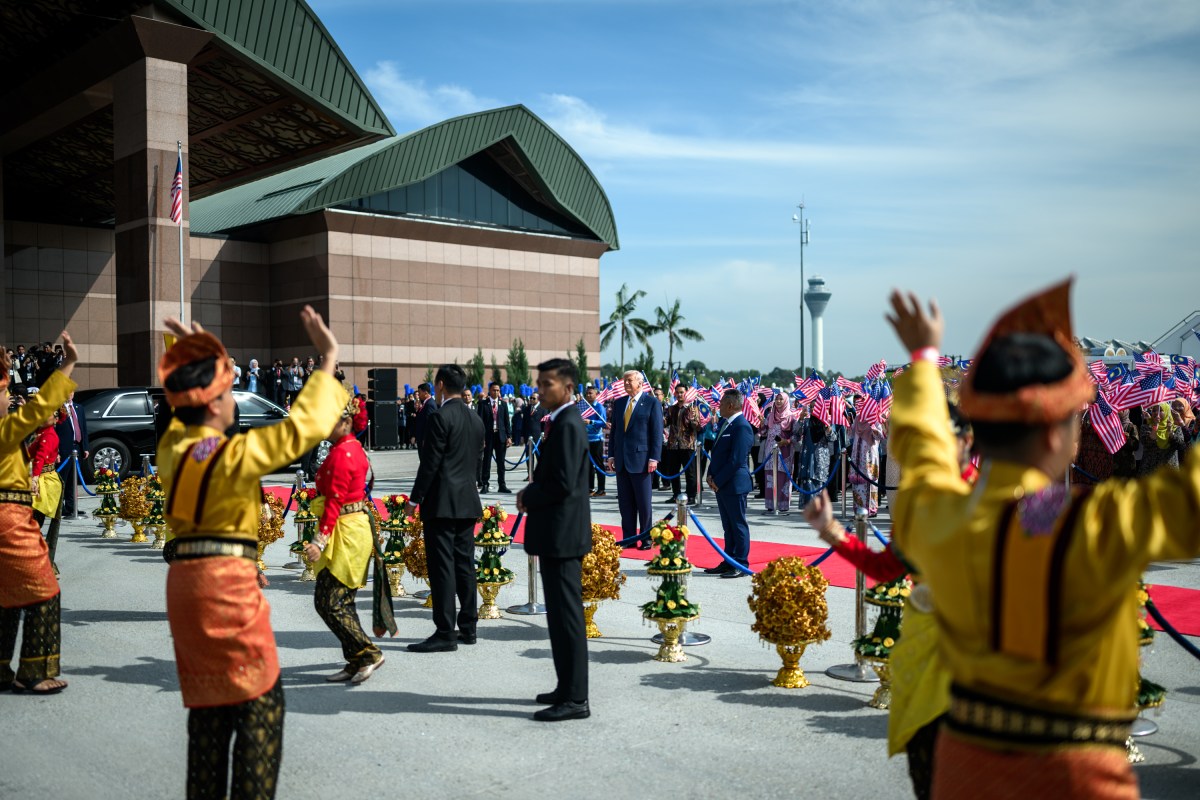 President Donald Trump bids farewell to Malaysian officials and performers gathered at Kuala Lumpur International Airport, October 27, 2025 in Kuala Lumpur, Malaysia. (Official White House Photo by Daniel Torok)