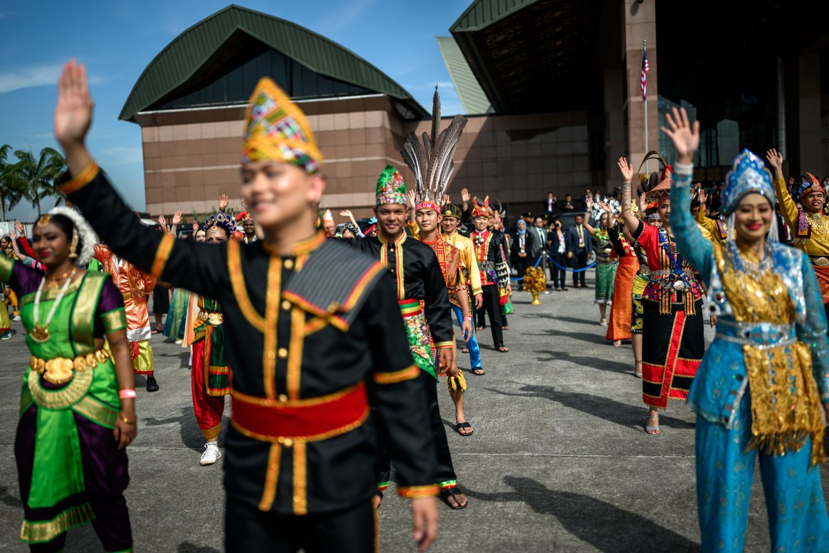 Malaysian performers wave at President Donald Trump as he boards Air Force One at Kuala Lumpur International Airport, en route to Japan, October 27, 2025. (Official White House Photo by Daniel Torok)
