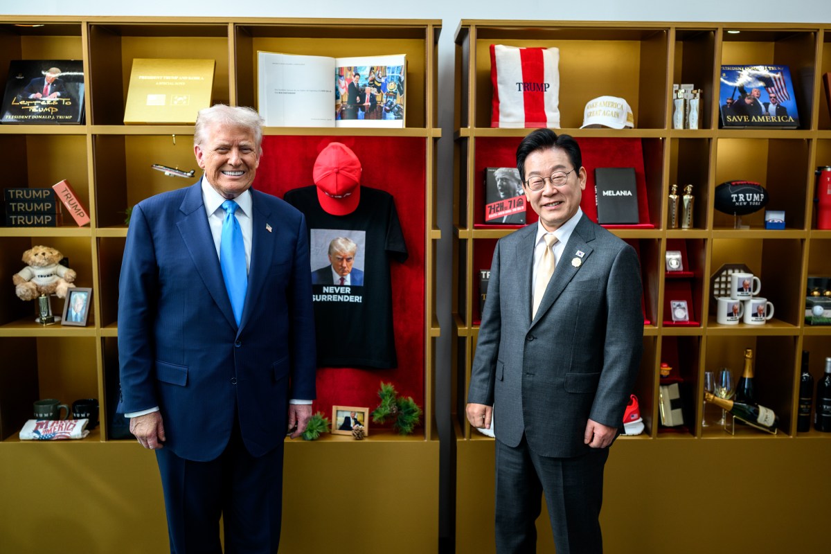 President Donald Trump speaks with President Lee Jae Myung of the Republic of Korea in the gift shop at the Gyeongju National Museum, South Korea on Wednesday, October 29, 2025. (Official White House Photo by Daniel Torok)