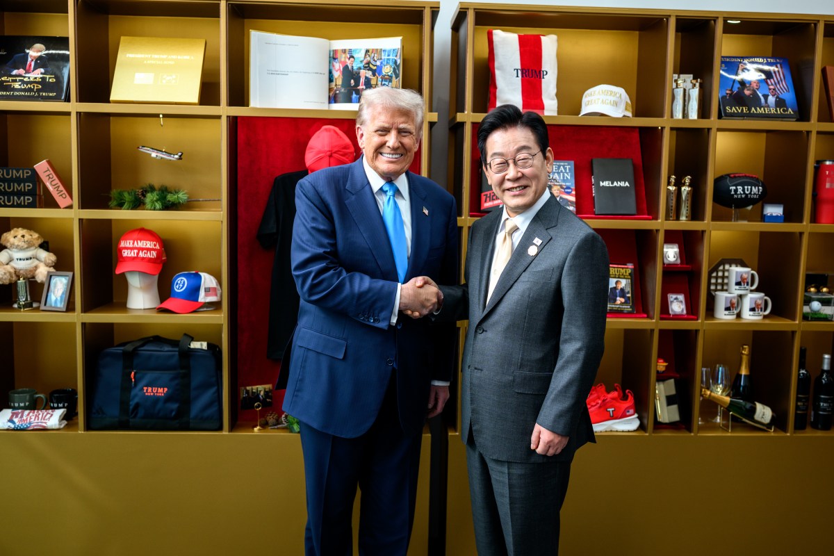 President Donald Trump speaks with President Lee Jae Myung of the Republic of Korea in the gift shop at the Gyeongju National Museum, South Korea on Wednesday, October 29, 2025. (Official White House Photo by Daniel Torok)