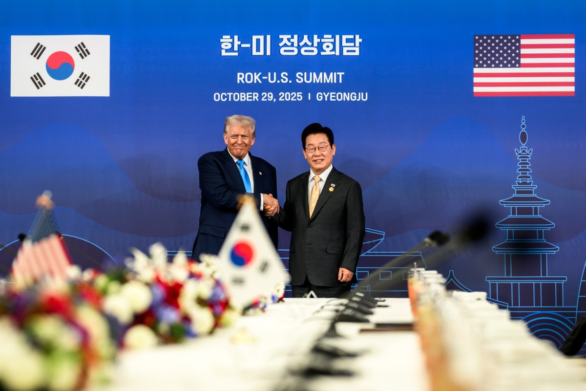 President Donald Trump participates in a working bilateral lunch meeting with ROK President Lee Jae Myung, Wednesday, October 29, 2025, at the Gyeongju National Museum in Gyeongju, South Korea. (Official White House Photo by Daniel Torok)