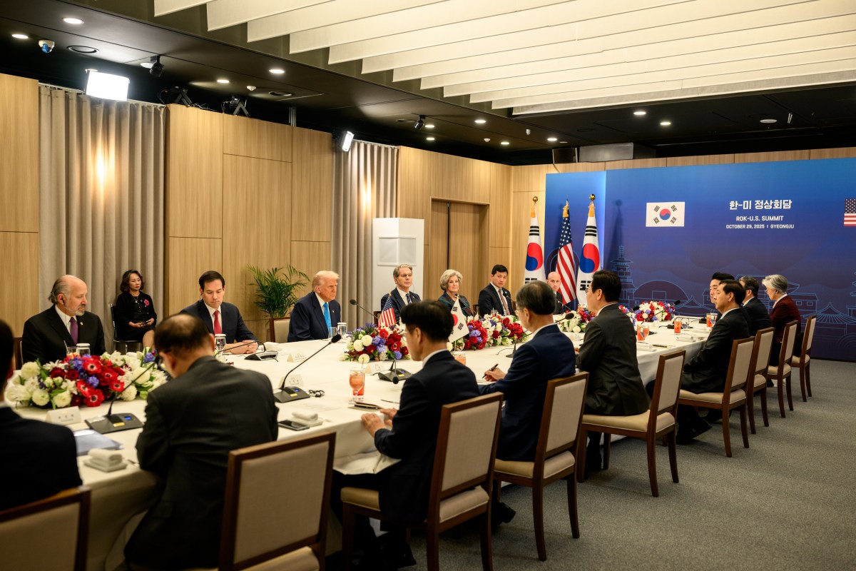 President Donald Trump participates in a working bilateral lunch meeting with ROK President Lee Jae Myung, Wednesday, October 29, 2025, at the Gyeongju National Museum in Gyeongju, South Korea. (Official White House Photo by Daniel Torok)