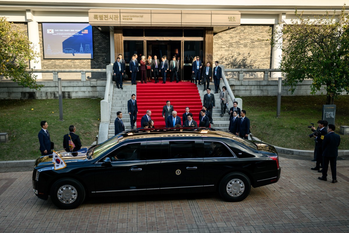 South Korean President Lee Jae Myung bids farewell to President Donald Trump as he departs the Gyeongju National Museum in Gyeongju, South Korea on Wednesday, October 29, 2025, en route the Hilton Hotel. (Official White House Photo by Daniel Torok)