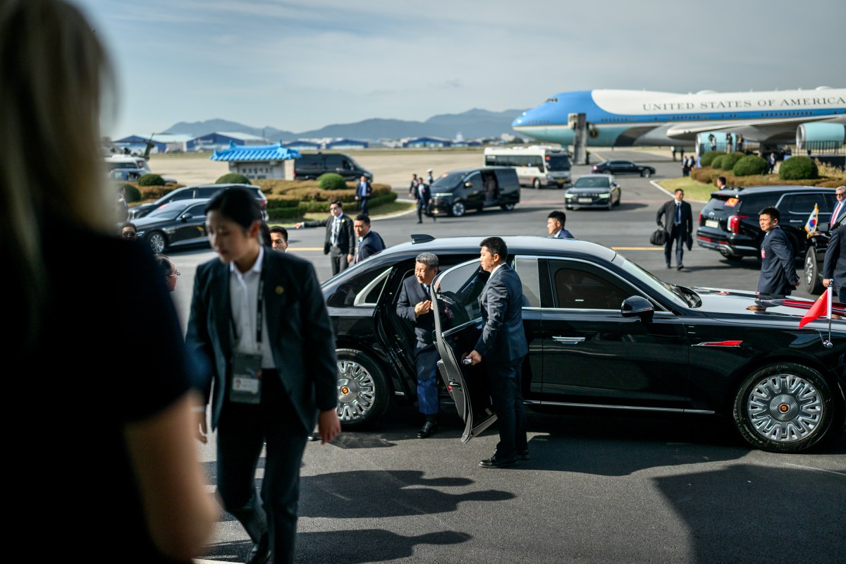 Chinese President Xi Jinping is greeted y Chief of Protocol Monica Crowley for a bilateral meeting with President Donald Trump at the Gimhae International Airport terminal, Thursday, October 30, 2025, in Busan, South Korea. (Official White House Photo by Daniel Torok)
