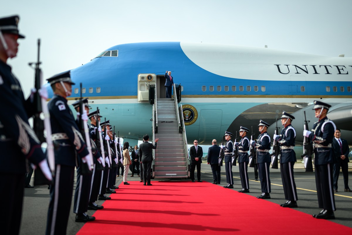 President Donald Trump boards Air Force One at Gimhae International Airport in Busan, South Korea on Thursday, October 30, 2025, en route Joint Base Elmendorf-Richardson, Alaska. (Official White House Photo by Daniel Torok)