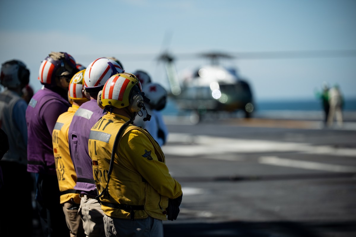 President Donald Trump and First Lady Melania Trump arrive on Marine One aboard the aircraft carrier USS George H.W. Bush, Sunday, October 5, 2025, in Norfolk, Virginia. (Official White House Photo by Andrea Hanks)