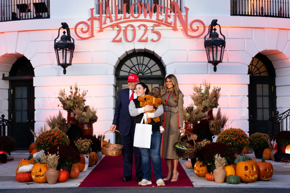 President Donald Trump and First Lady Melania Trump hand out candy to trick-or-treaters at the South Portico during Halloween celebrations at the White House, Thursday, October 30, 2025. (Official White House Photo by Andrea Hanks)