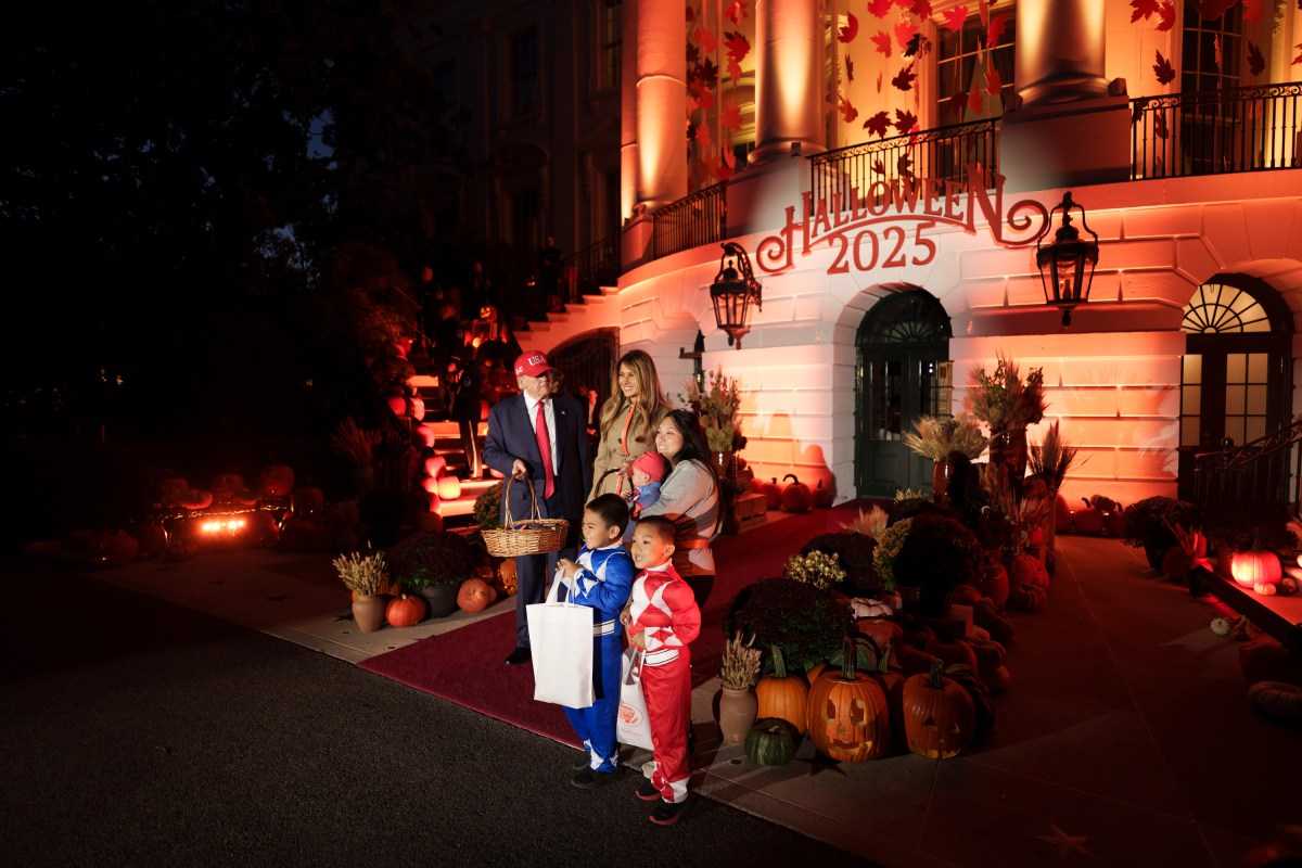 President Donald Trump and First Lady Melania Trump hand out candy to trick-or-treaters at the South Portico during Halloween celebrations at the White House, Thursday, October 30, 2025. (Official White House Photo by Andrea Hanks)