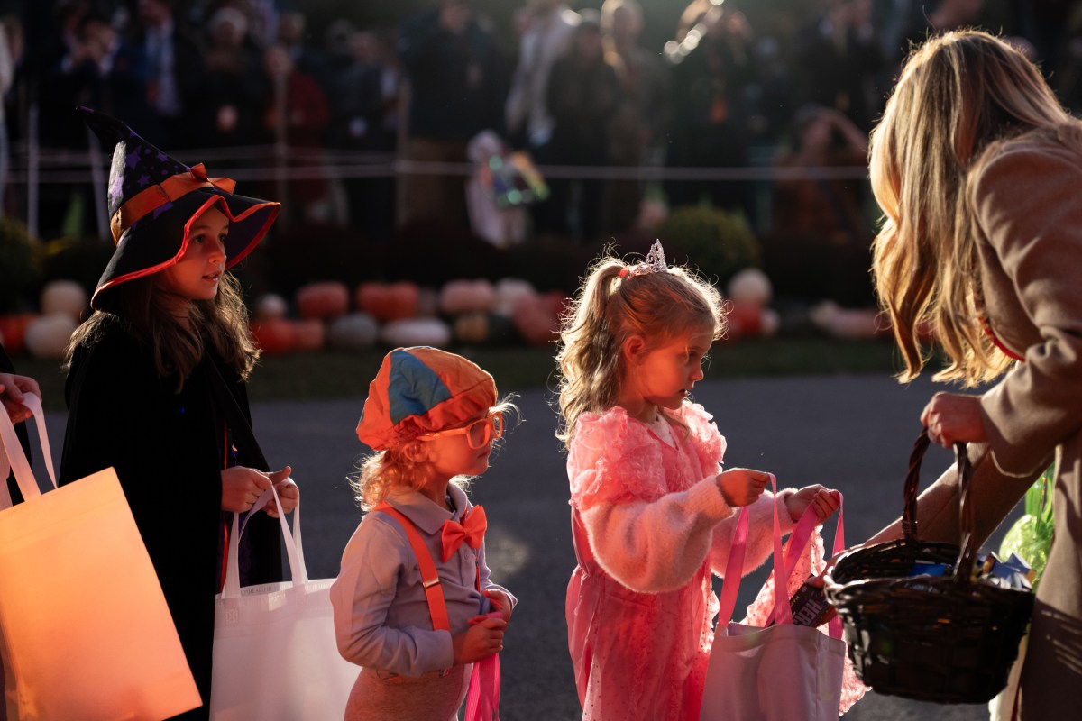 President Donald Trump and First Lady Melania Trump hand out candy to trick-or-treaters at the South Portico during Halloween celebrations at the White House, Thursday, October 30, 2025. (Official White House Photo by Andrea Hanks)