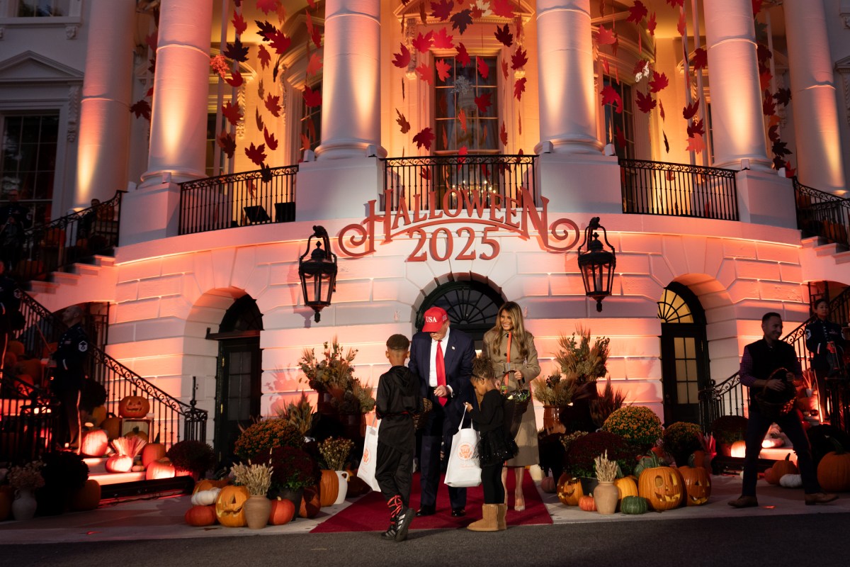 President Donald Trump and First Lady Melania Trump hand out candy to trick-or-treaters at the South Portico during Halloween celebrations at the White House, Thursday, October 30, 2025. (Official White House Photo by Andrea Hanks)